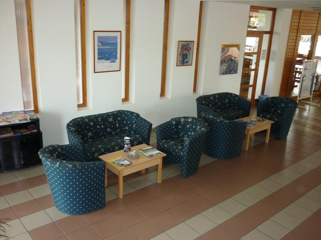 Hotel Holiday Siófok Exteriör bild