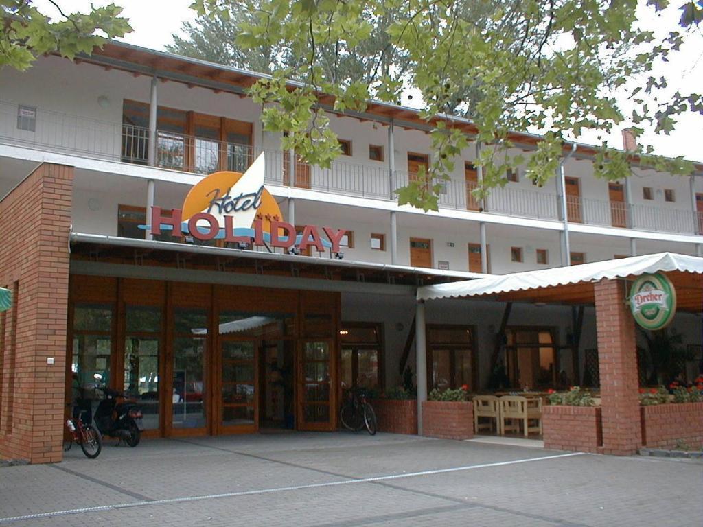 Hotel Holiday Siófok Exteriör bild