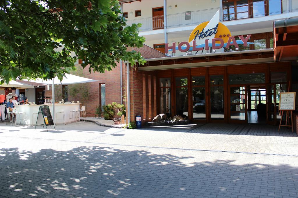 Hotel Holiday Siófok Exteriör bild
